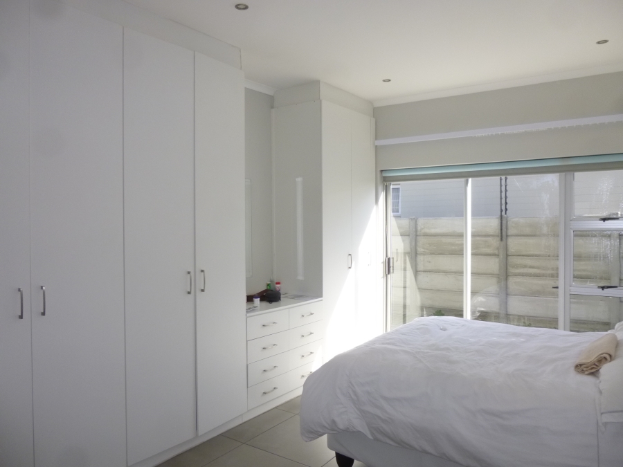 To Let 4 Bedroom Property for Rent in Parklands North Western Cape